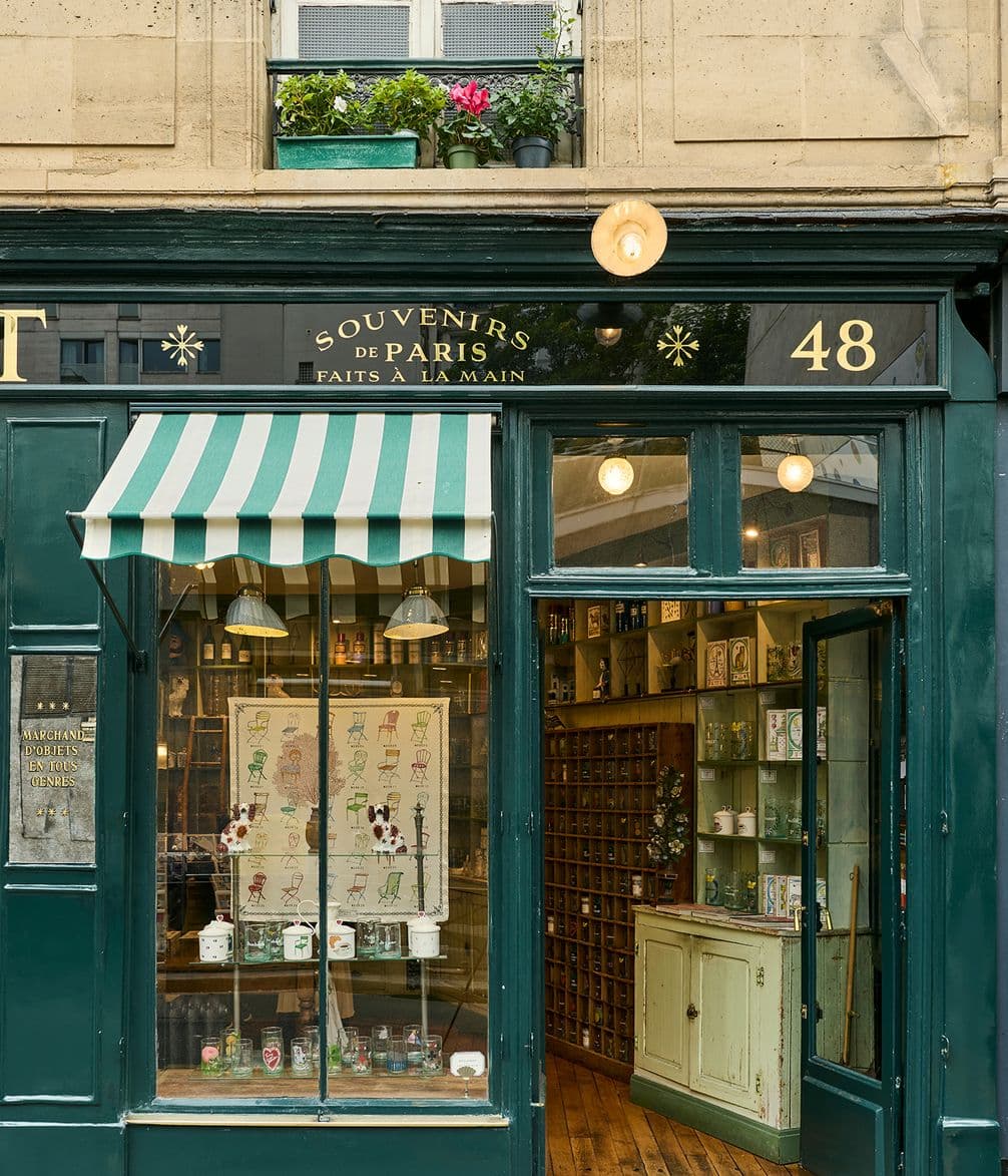 The bottle-green facade of Marin Montagut