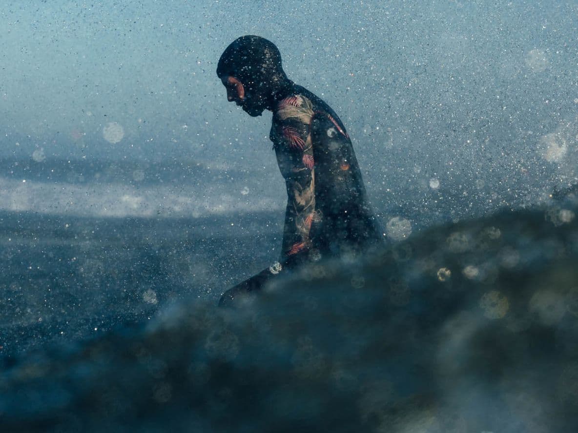 Inside the water: photographing waves from within