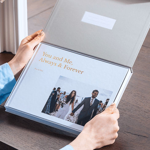 Fotolibro con copertina rigida, lamina e confezione regalo
