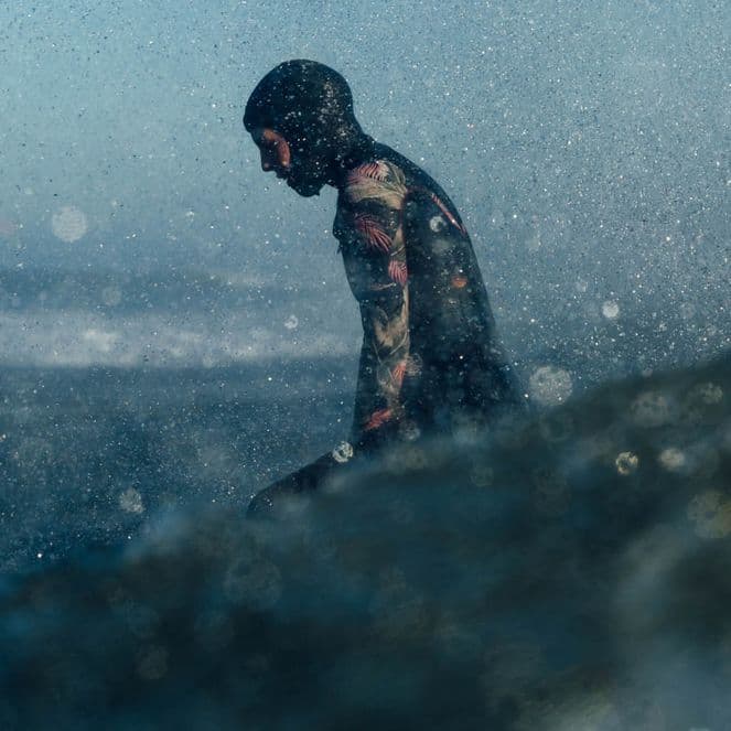 Inside the water: photographing waves from within