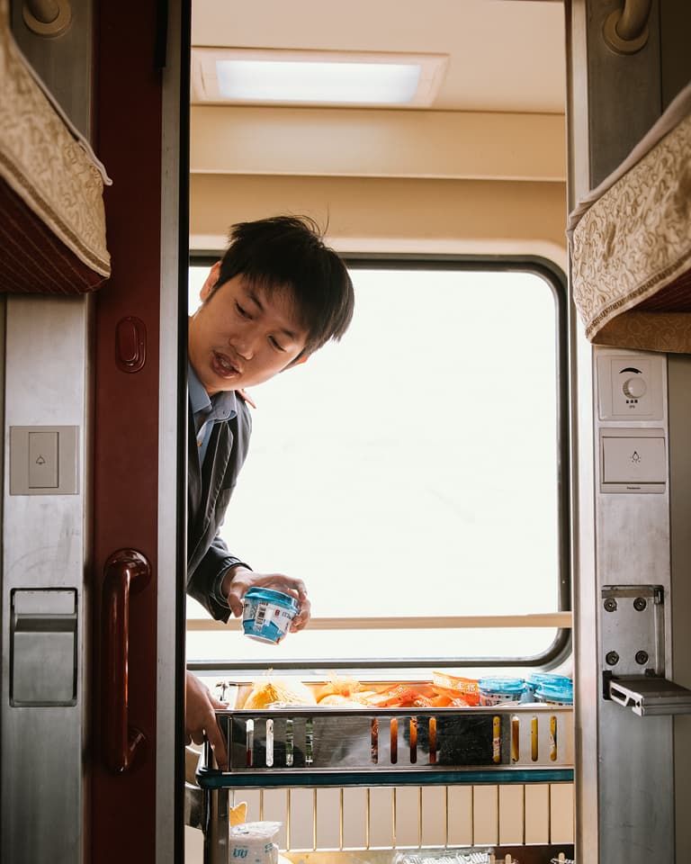 Trolly service on the Qinghai-Tibet railway